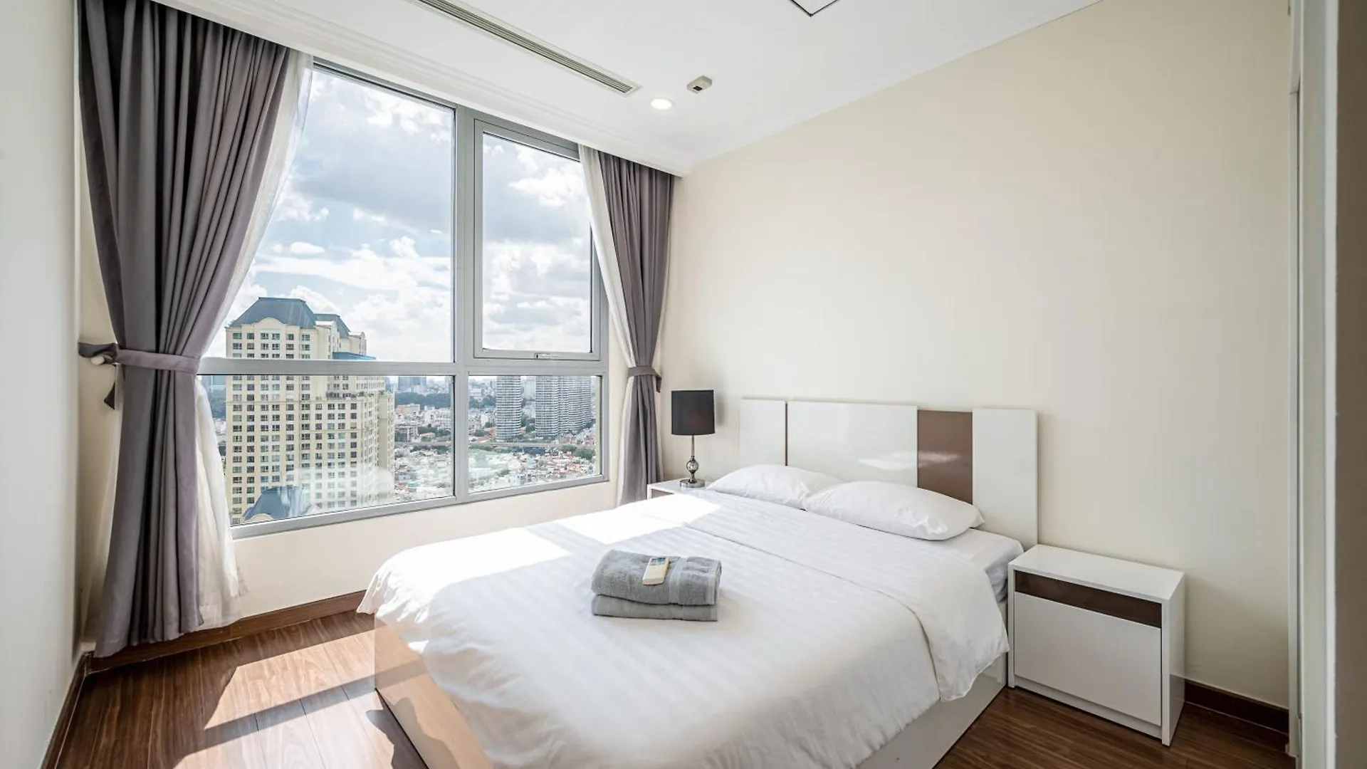 Landmark Plus Residences Luxury Suite Ho Chi Minh City