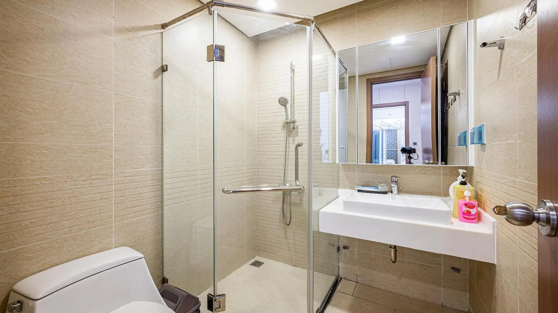 Landmark Plus Residences Luxury Suite Ho Chi Minh City 4*,  Vietnam